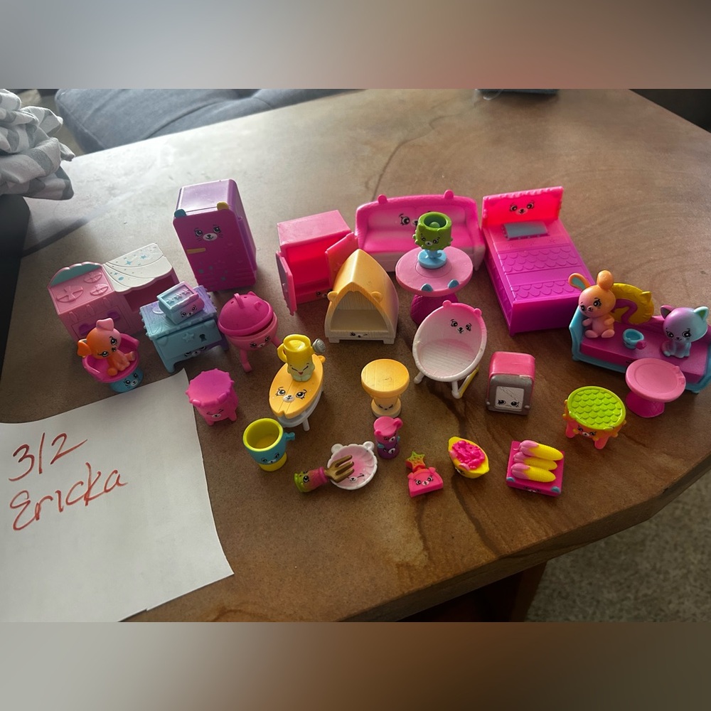 Shopkins Happy Places Rainbow
Season 5 Lot of 33